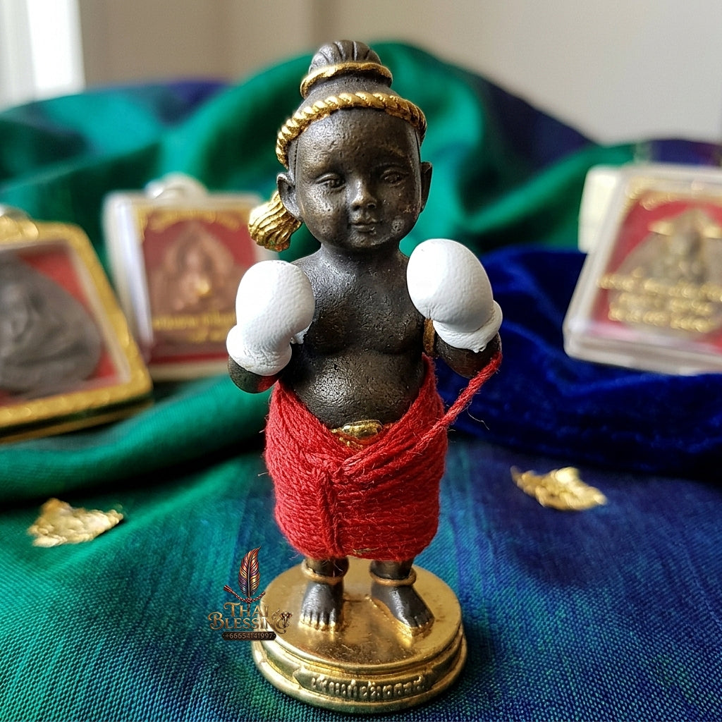 Sacred "Kuman Setthi Faet Sayam" (Twin Millionaire Siamese Boxing Kuman Thong) in "Khan Long Hin"