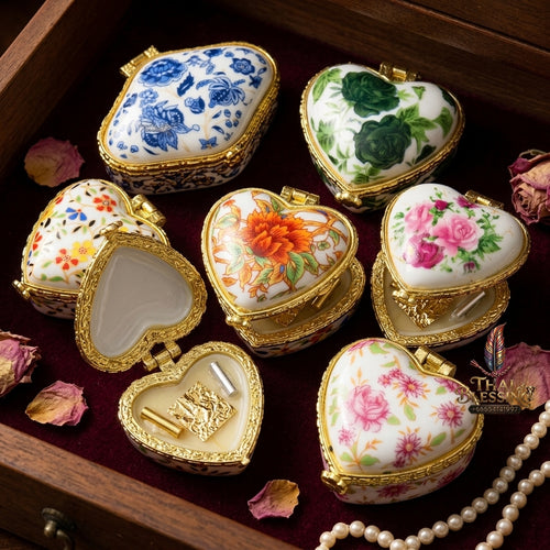 Sacred "Seefueng Maha Saneh Maha Metta" (Great Charm & Great Compassion Wax) for Persuasive Speech, Business Success, and Radiant Social Magnetism