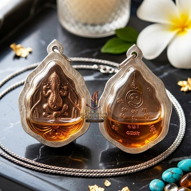 ✨ "จิ้งจก" เนื้อทองแดง เลี่ยมน้ำมันเศรษฐี หลวงพ่อเงิน วัดถ้ำน้ำ: สุดยอดเครื่องรางมหาเสน่ห์และโภคทรัพย์ ด้วยวิชาจิ้งจกมหาลาภ ดึงดูดใจผู้คนและเรียกทรัพย์สินให้ไหลมาเทมาไม่ขาดสาย!